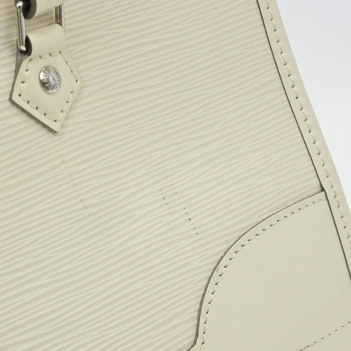 Louis Vuitton Madeleine Epi Leather White Leather Shoulder Bag Bag (Pre-Owned)