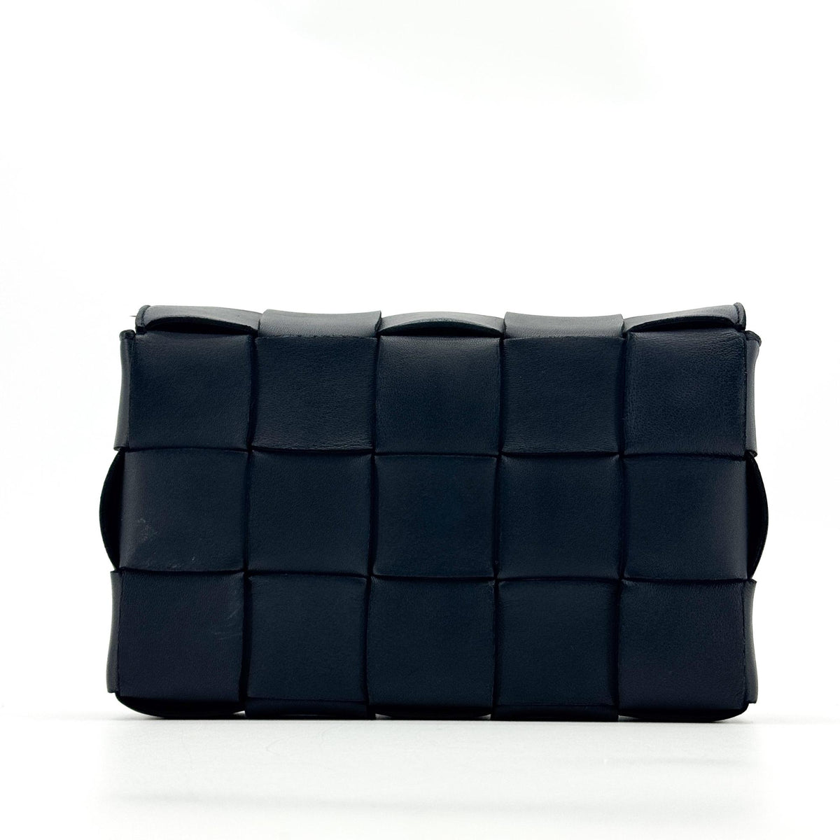 Bottega Veneta Cassette Maxi Intrecciato Leather Black Leather Crossbody Bag Bag (Pre-Owned)