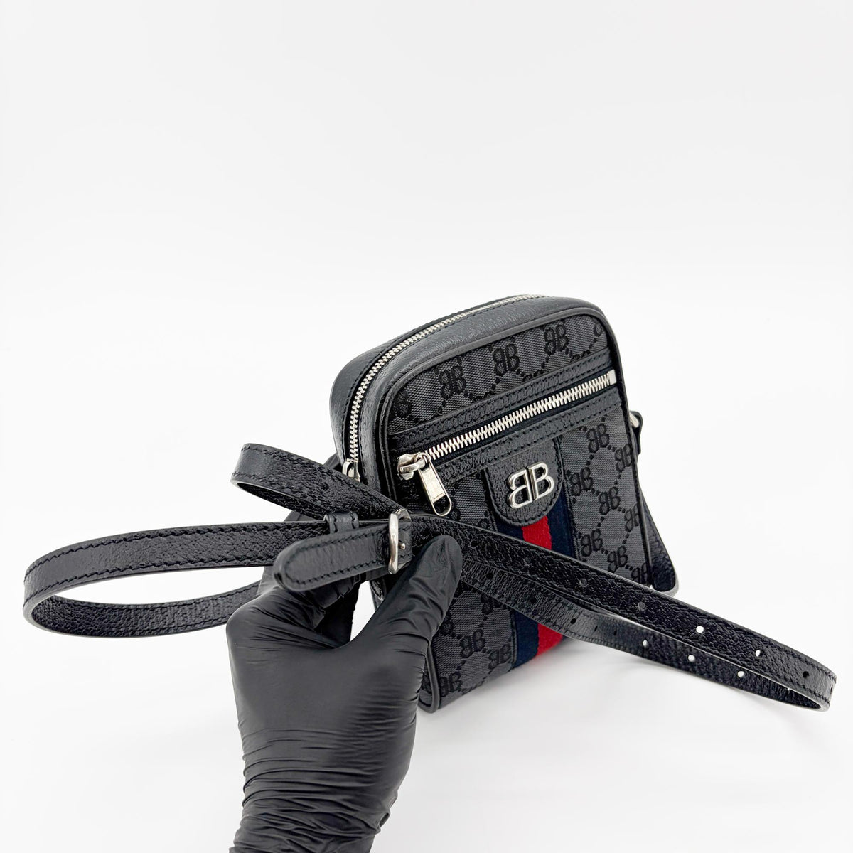Balenciaga X Gucci The Hacker Project Zip Messenger Bb Canvas Black Canvas Shoulder Bag Bag (Pre-Owned)