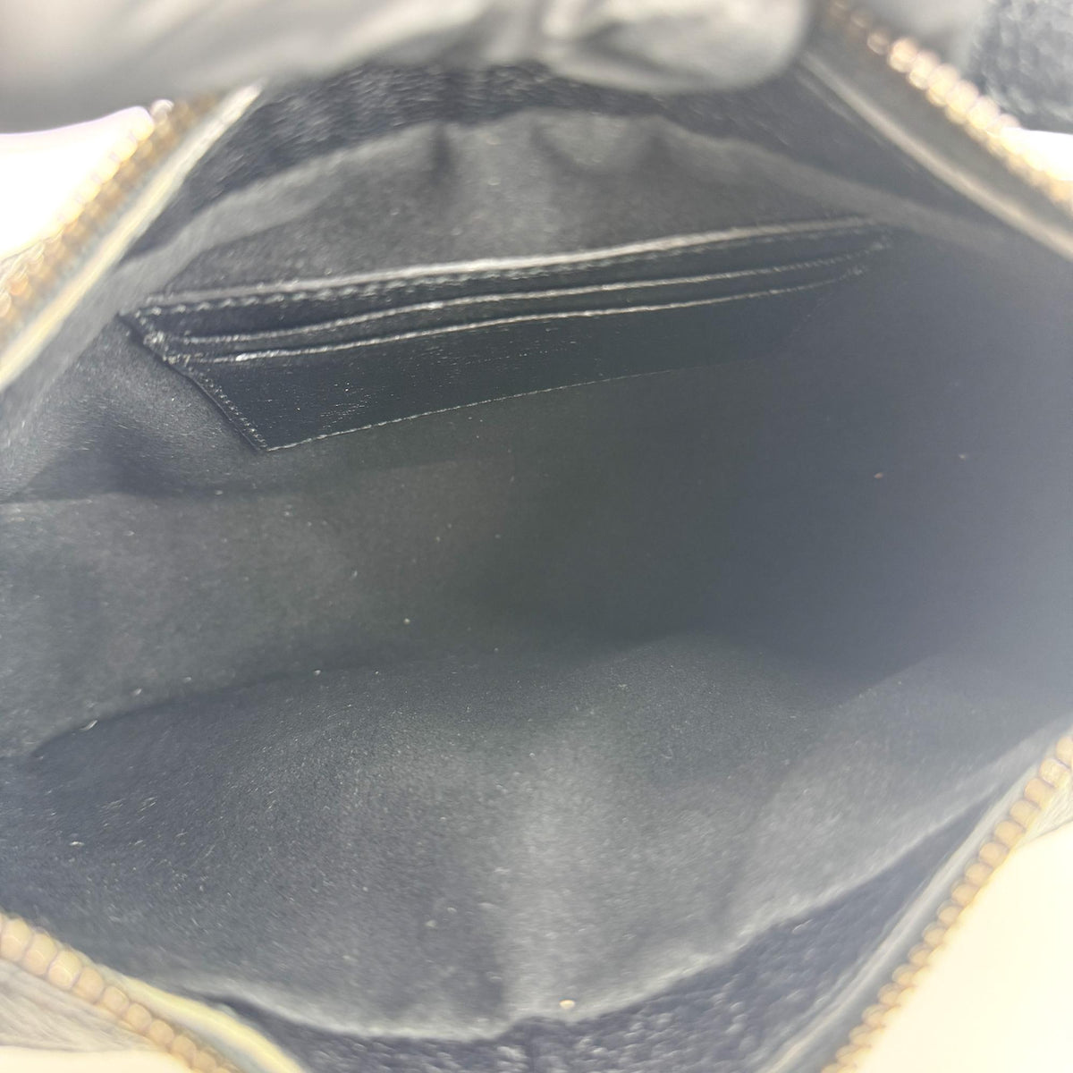 Gucci Aphrodite Leather Black Leather Shoulder Bag Bag (Pre-Owned)