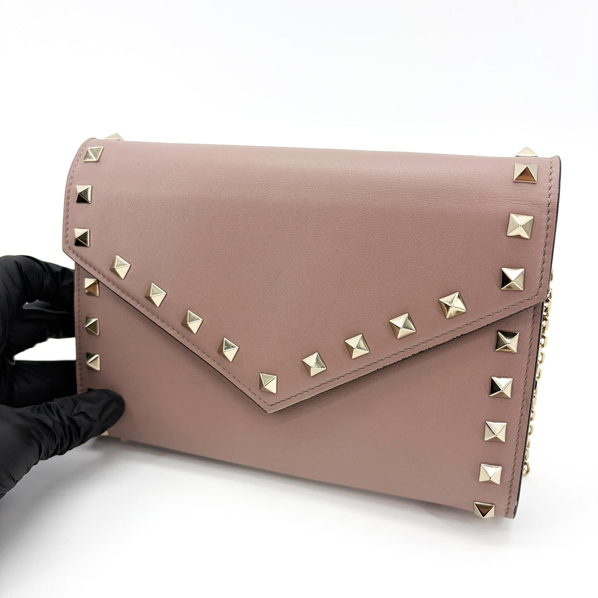 Valentino Garavani Rockstud Envelope Chain Leather Beige Leather Crossbody Bag Bag (Pre-Owned)