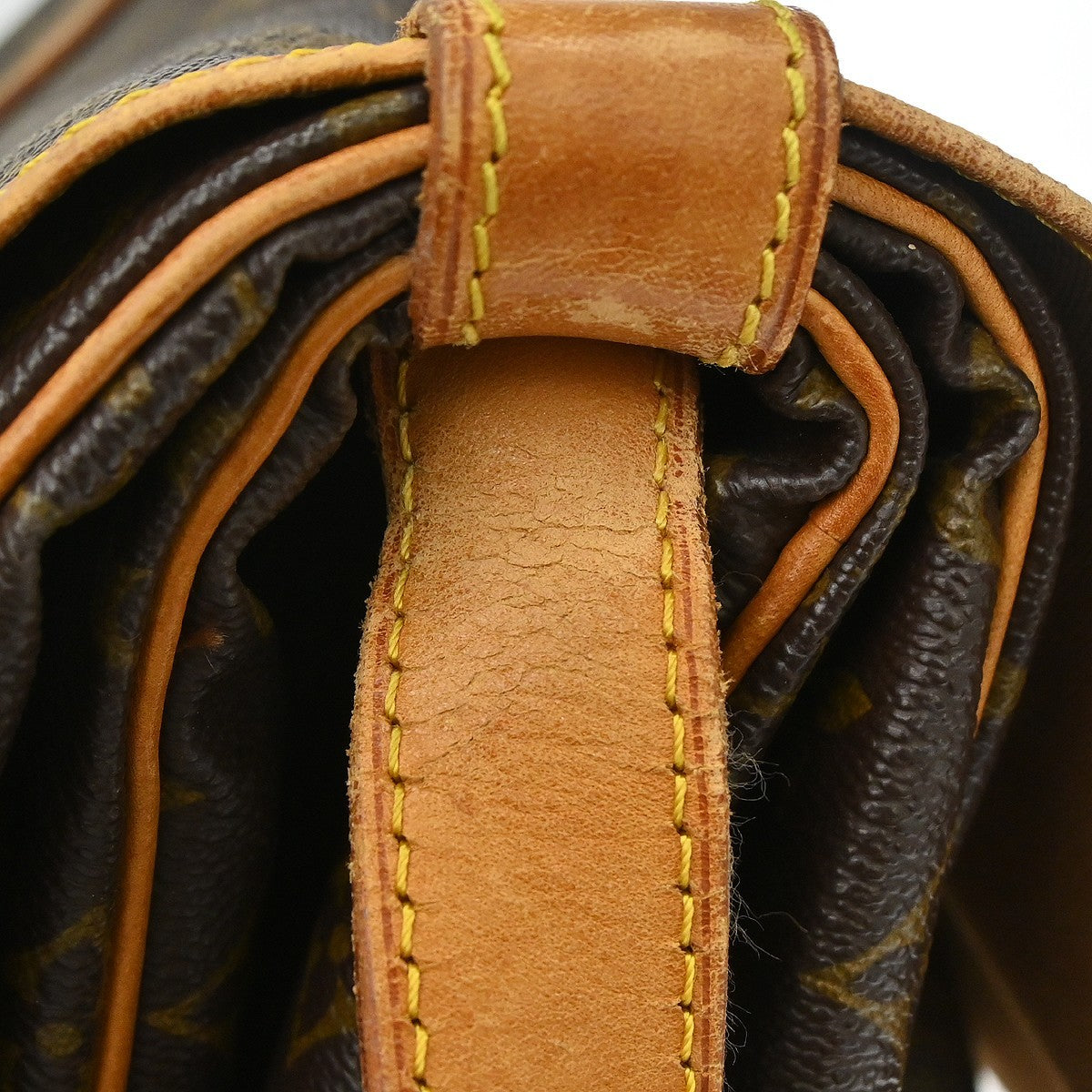 Louis Vuitton Saumur Monogram Brown Canvas Shoulder Bag Bag (Pre-Owned)