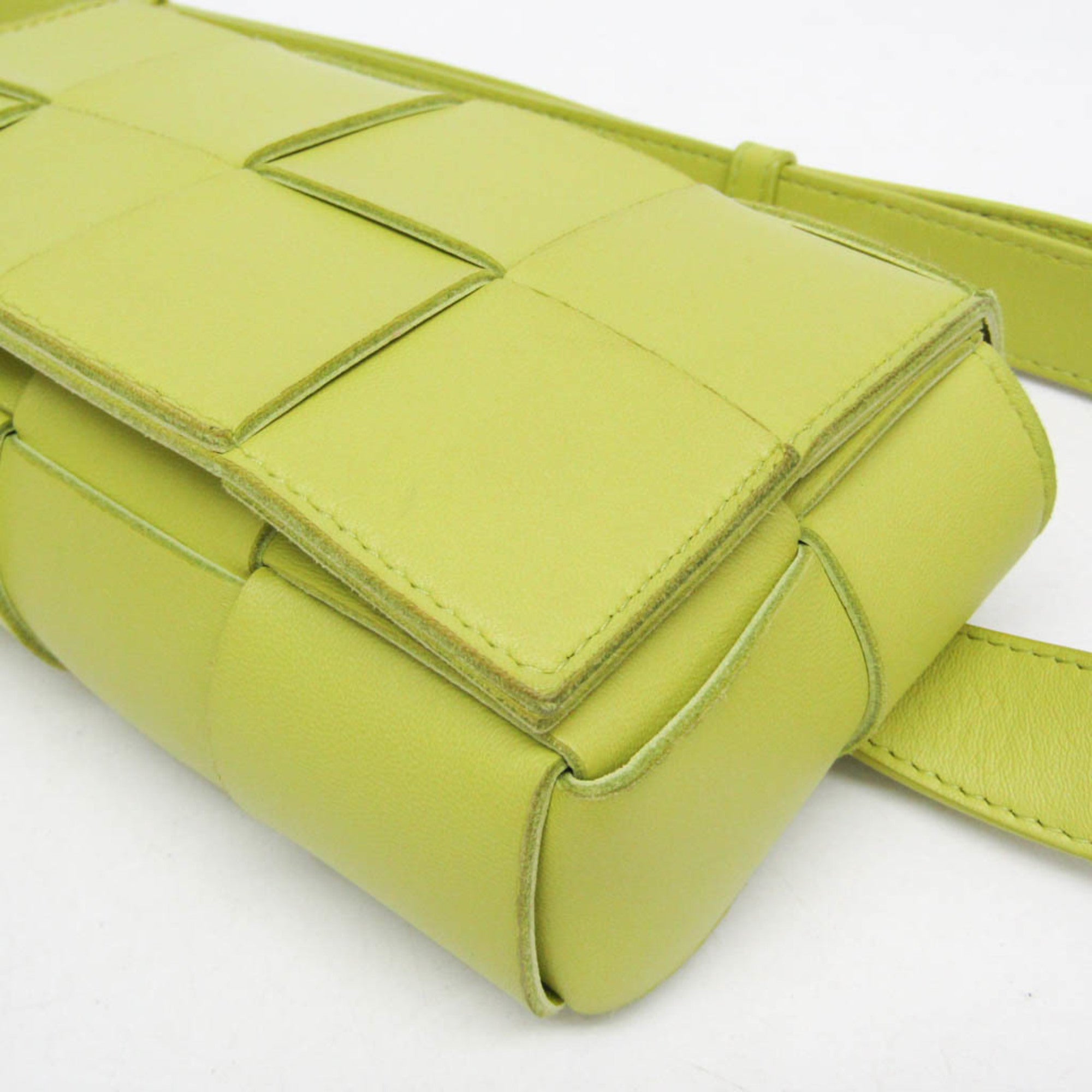 Bottega Veneta Cassette Leather Green Leather Clutche & Pouche Bag (Pre-Owned)
