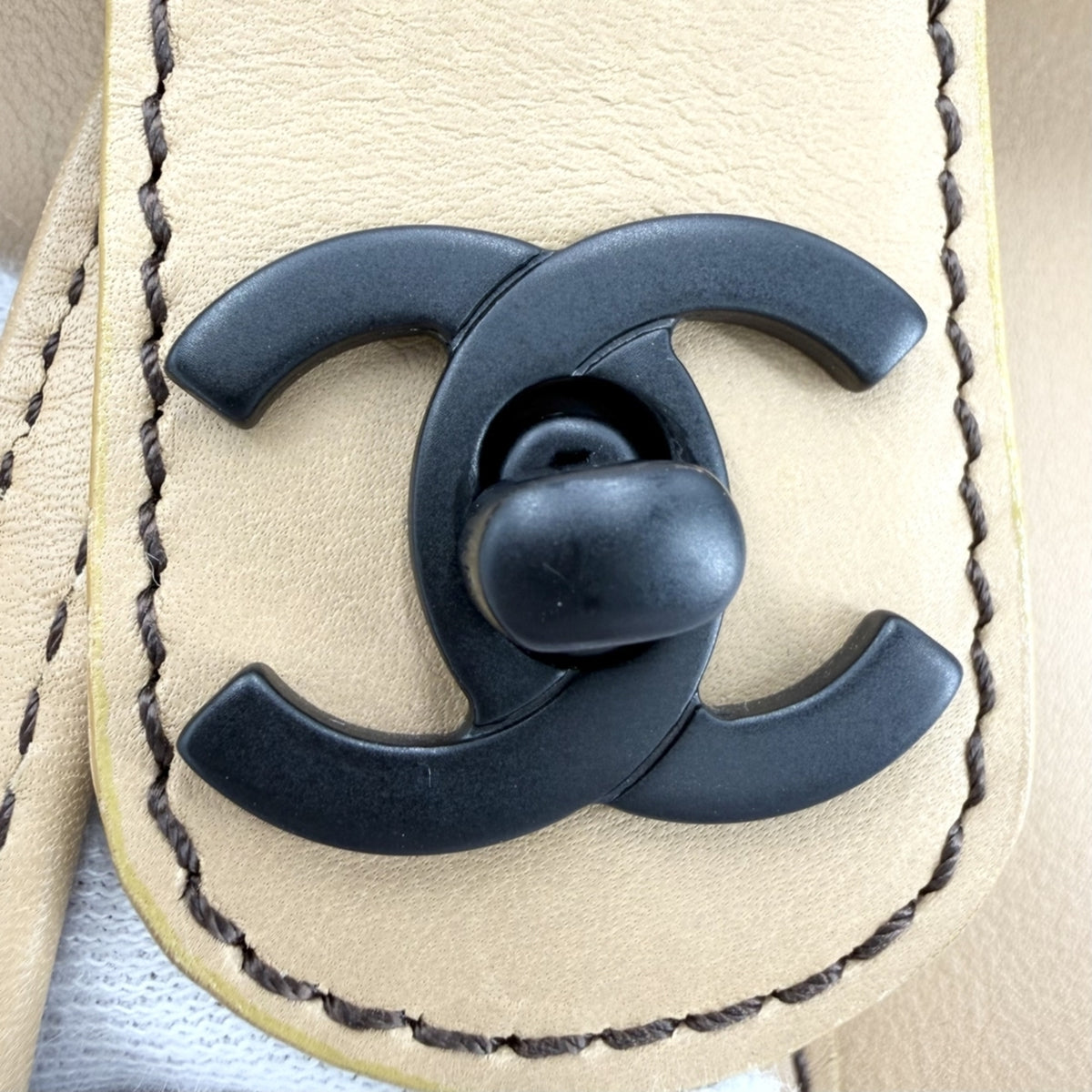 Chanel Vintage Cc Turnlock Leather Beige Leather Backpack Bag (Pre-Owned)