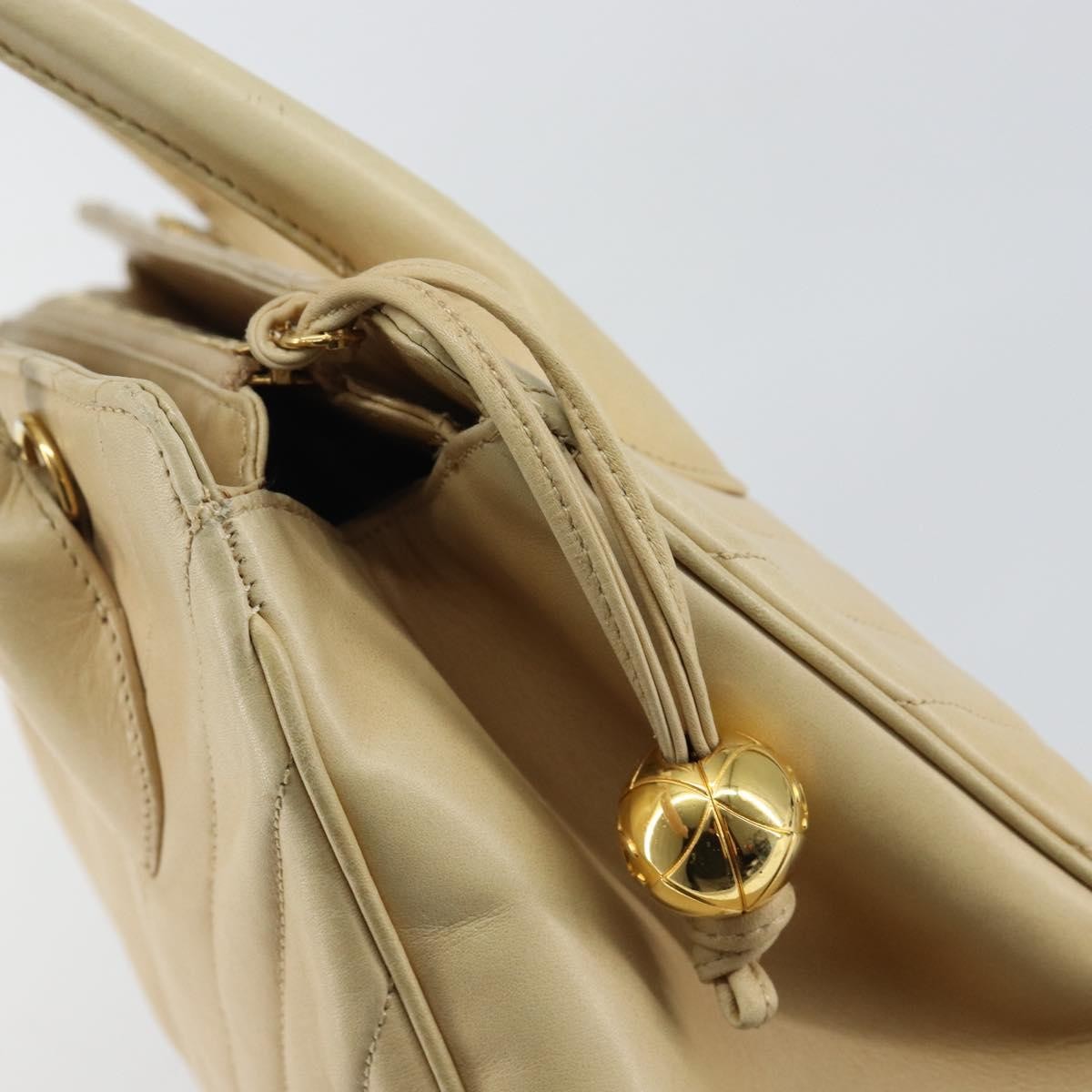Chanel V Stitch Leather Beige Leather Handbag (Pre-Owned)