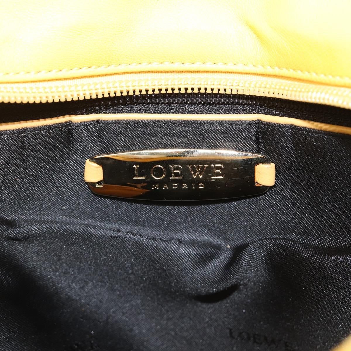 Loewe Shoulder Bag Leather Yellow Leather Shoulder Bag Bag (Pre-Owned)