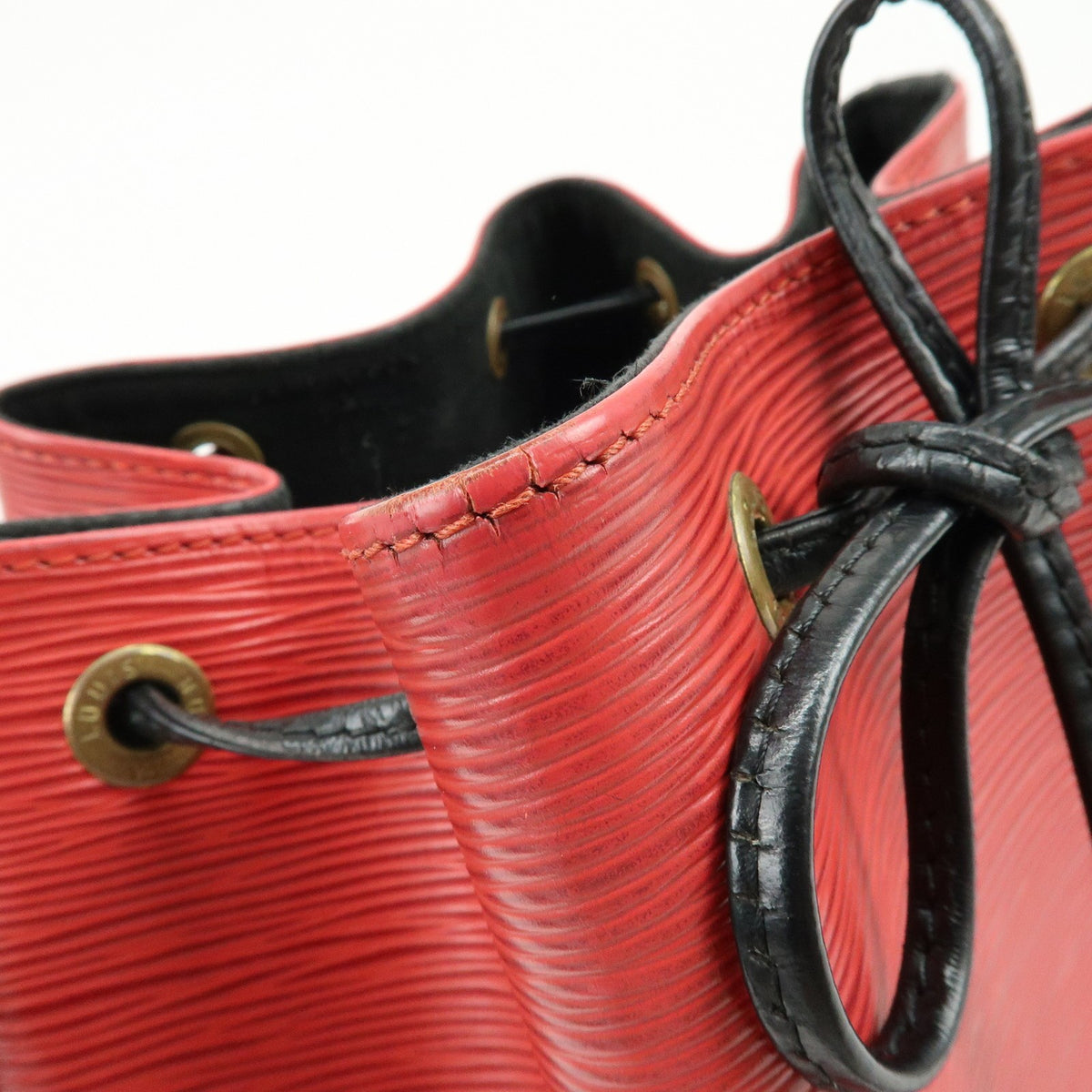 Louis Vuitton Bicolor Petit Noe Epi Leather Red Leather Handbag (Pre-Owned)