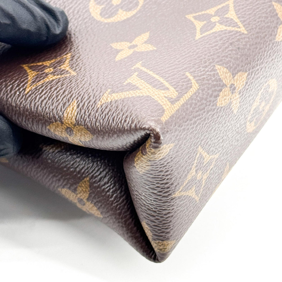 Louis Vuitton Pallas Chain Monogram Canvas And Calfskin Black Canvas Shoulder Bag Bag (Pre-Owned)