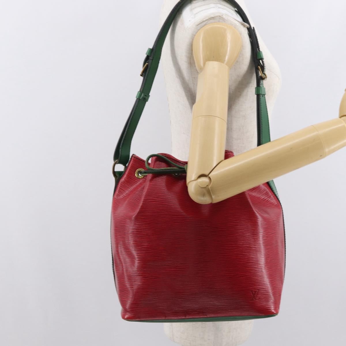 Louis Vuitton Bicolor Petit Noe Epi Leather Green Leather Shoulder Bag Bag (Pre-Owned)