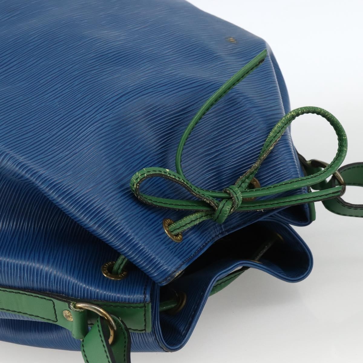 Louis Vuitton Bicolor Noe Epi Leather Blue Leather Shoulder Bag Bag (Pre-Owned)