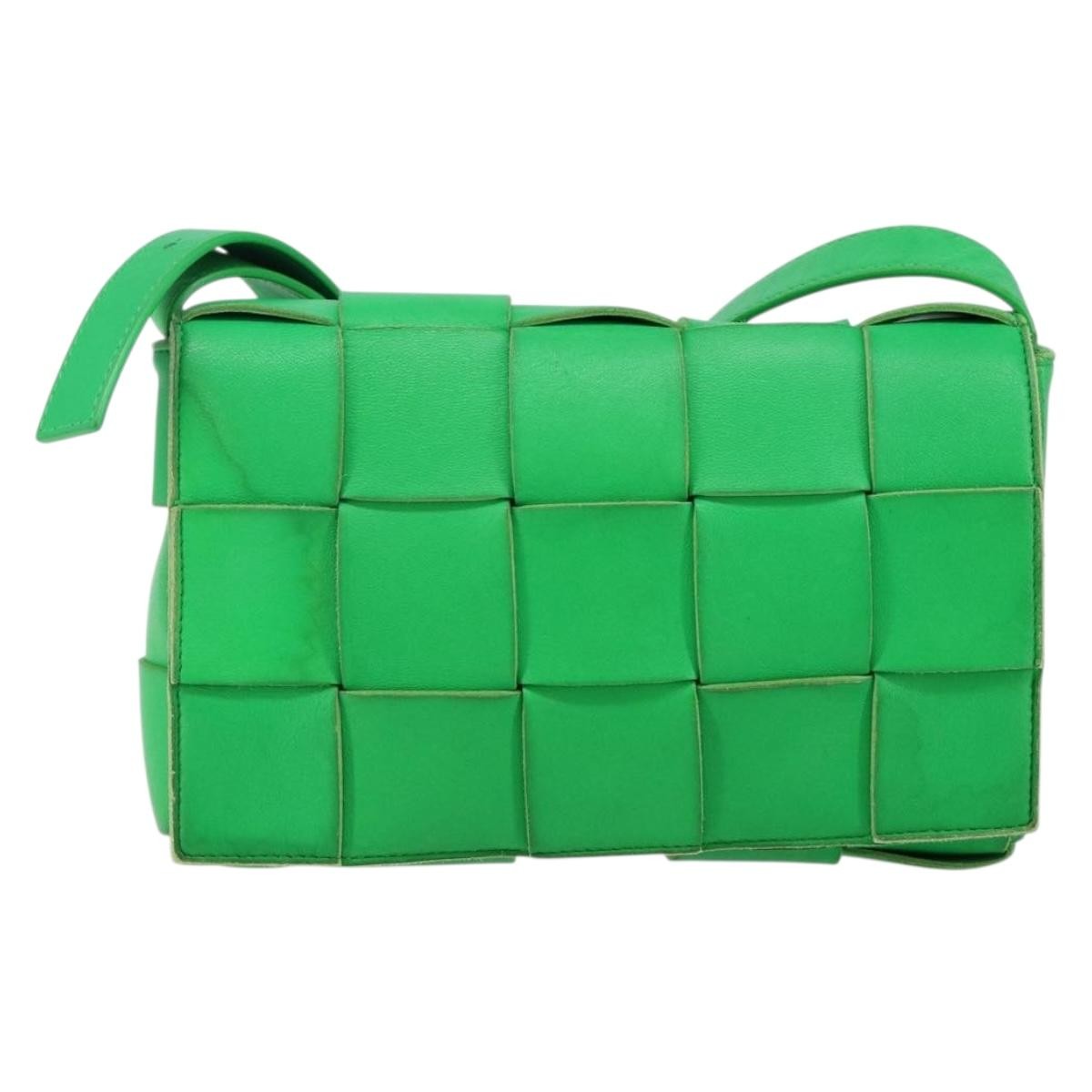 Bottega Veneta Cassette Maxi Intrecciato Leather Green Leather Bag (Pre-Owned)