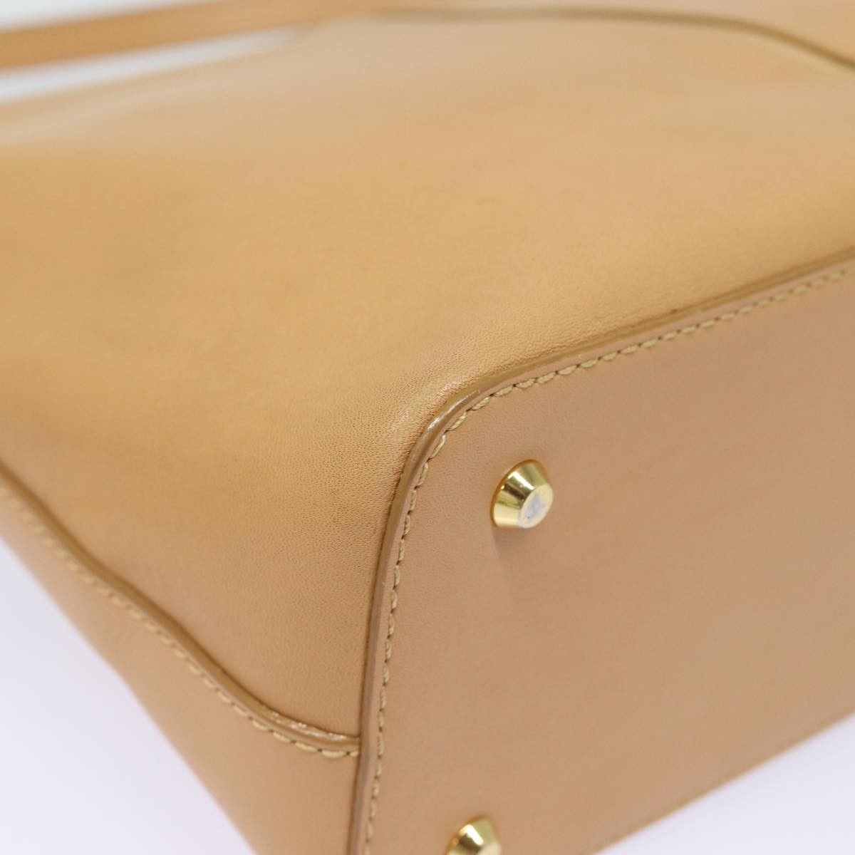 Burberry Vintage Leather Beige Leather Shoulder Bag Bag (Pre-Owned)