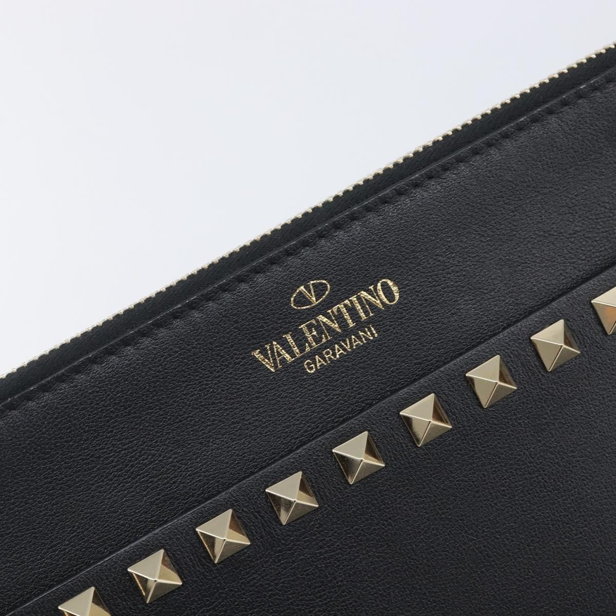 Valentino Garavani Rockstud Flat Wristlet Leather Black Leather Clutche & Pouche Bag (Pre-Owned)