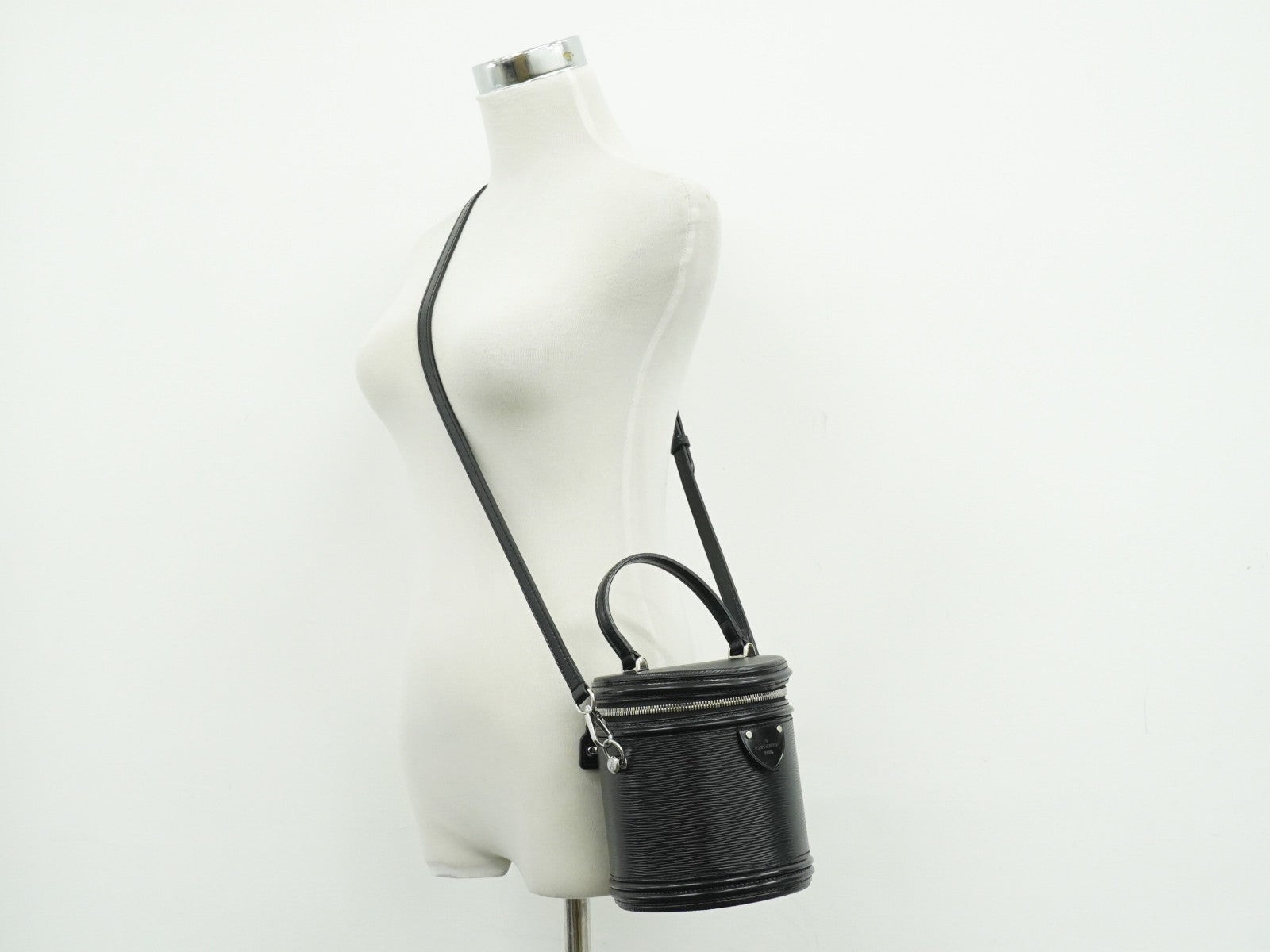 Louis Vuitton Cannes Epi Black Leather Handbag (Pre-Owned)