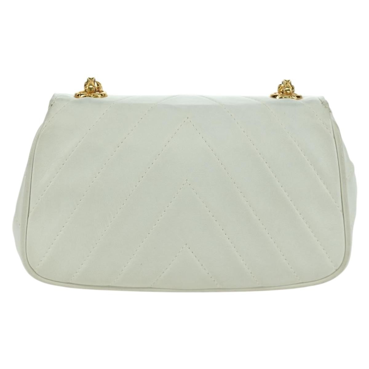 Chanel Vintage Gripoix Flap Leather White Leather Shoulder Bag Bag (Pre-Owned)