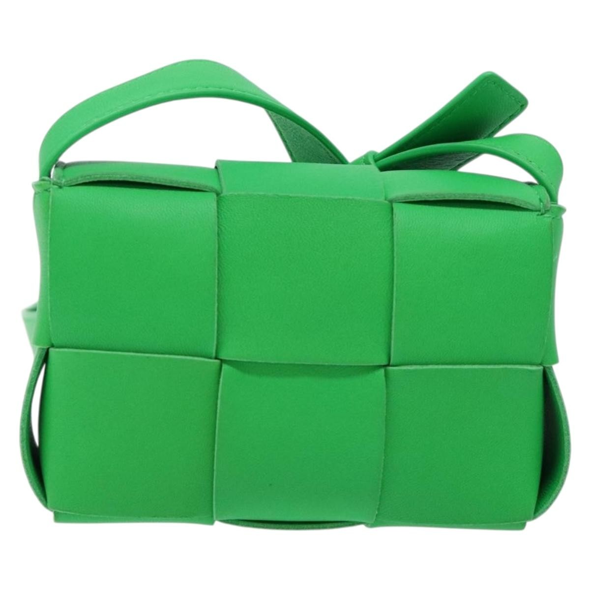 Bottega Veneta Cassette Maxi Intrecciato Leather Green Leather Crossbody Bag Bag (Pre-Owned)