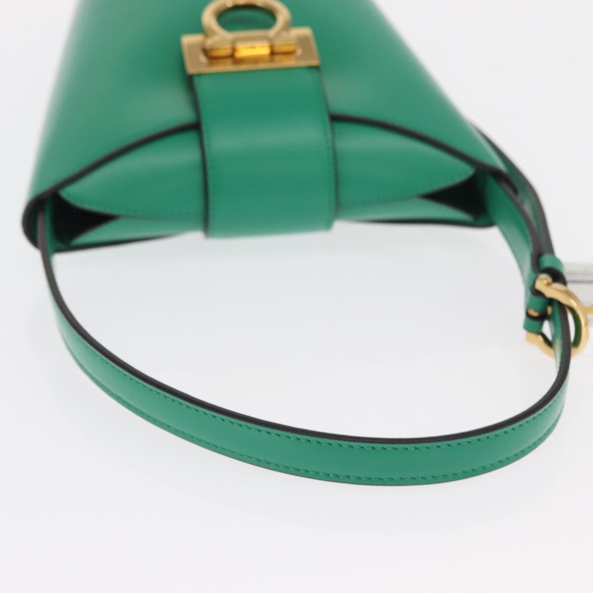 Salvatore Ferragamo Gancini Leather Green Leather Handbag (Pre-Owned)
