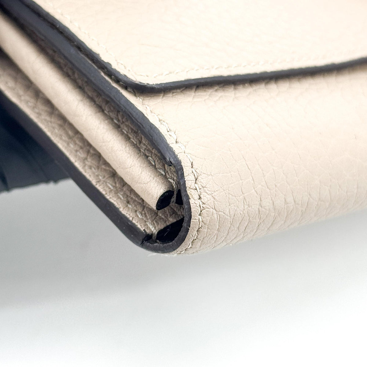 Louis Vuitton Louise Clutch Leather Beige Leather Clutche & Pouche Bag (Pre-Owned)