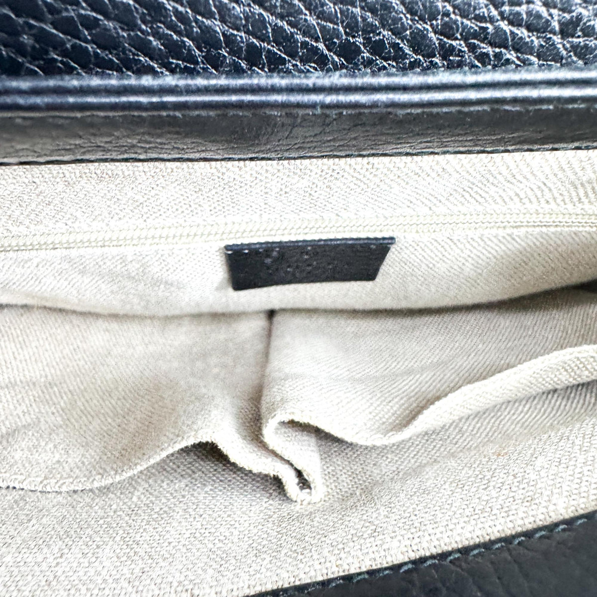 Gucci Interlocking Leather Black Leather Shoulder Bag Bag (Pre-Owned)
