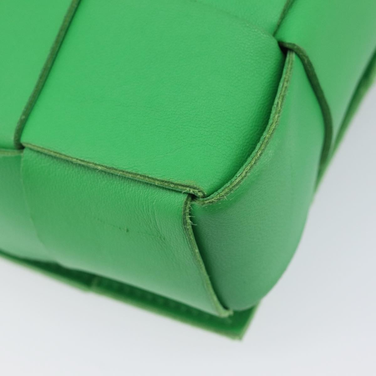 Bottega Veneta Cassette Maxi Intrecciato Leather Green Leather Crossbody Bag Bag (Pre-Owned)