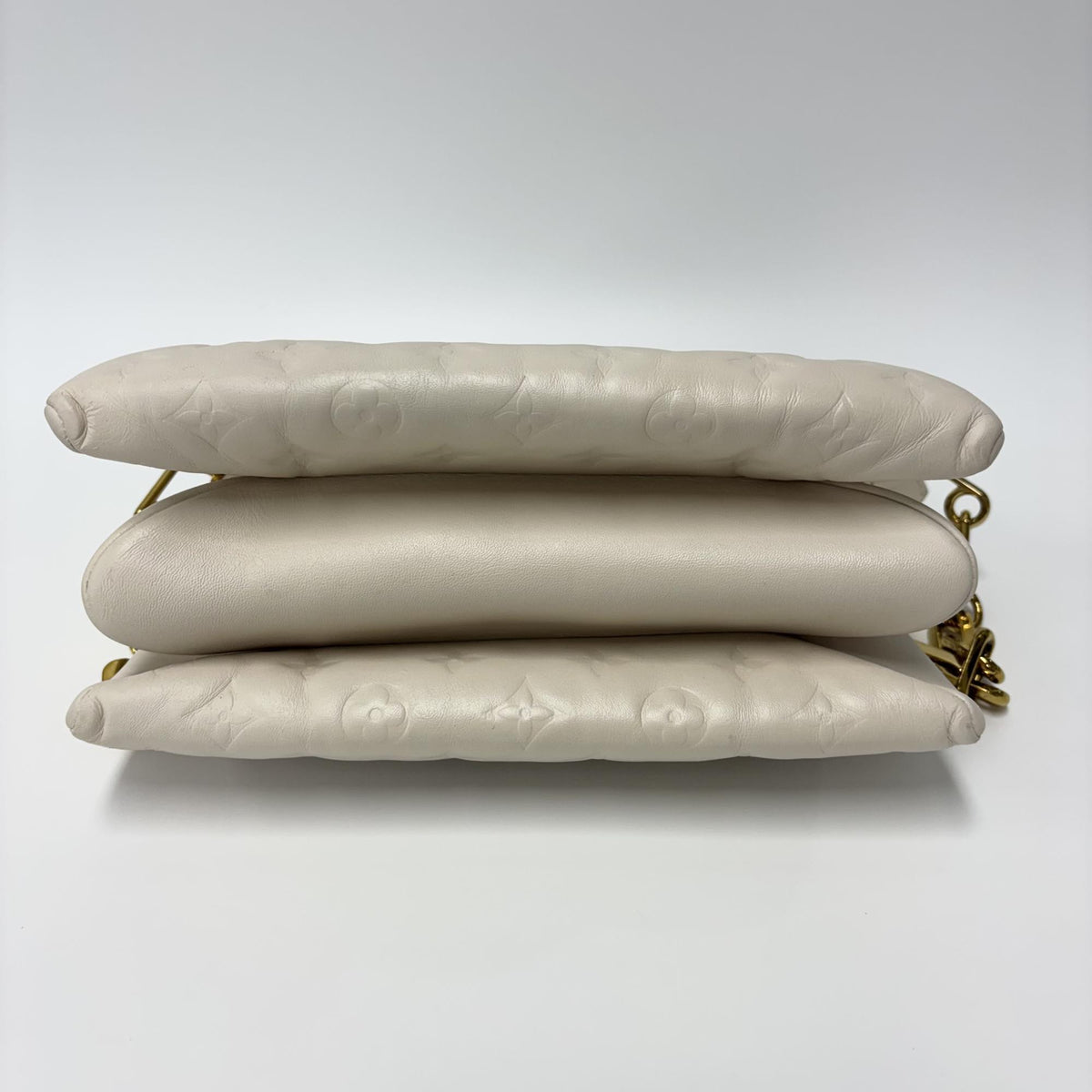 Louis Vuitton Coussin Monogram Embossed Lambskin White Leather Handbag (Pre-Owned)