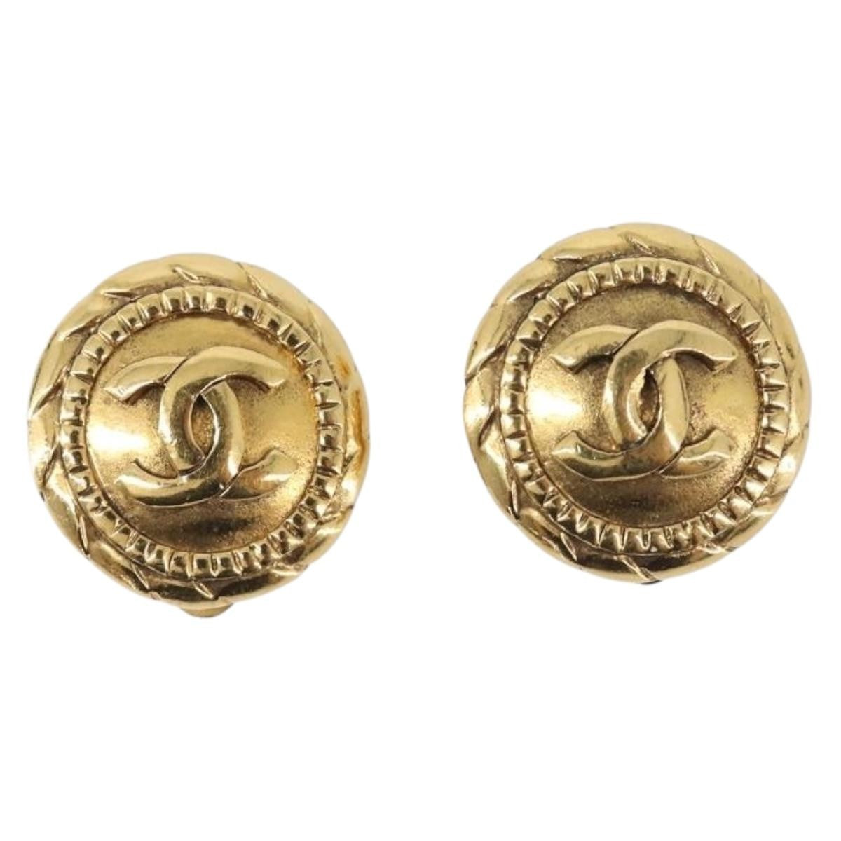 Chanel Vintage Cc Round Clip-On Metal Gold Metal Earrings Jewelry (Pre-Owned)