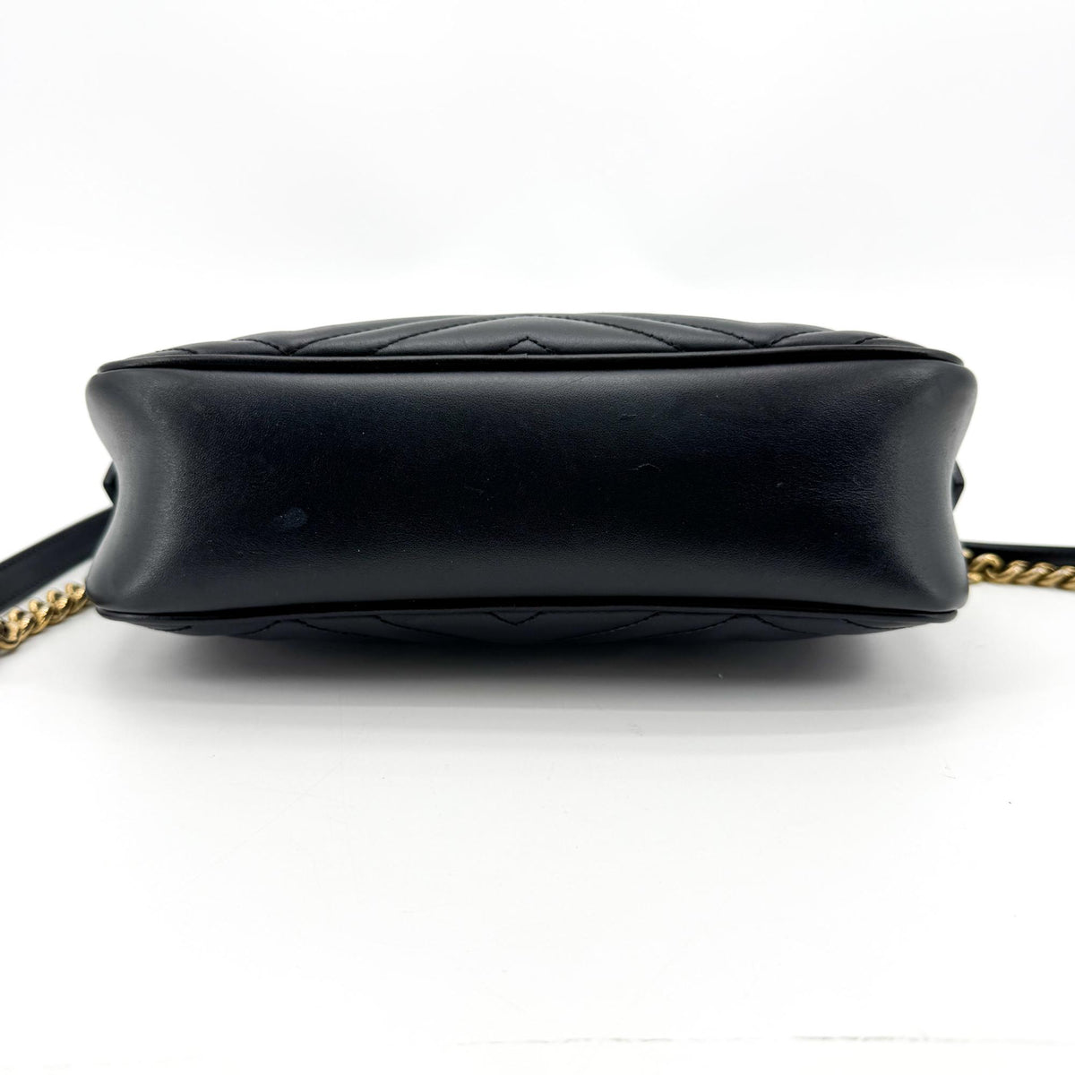 Gucci Gg Marmont Chevron Iridescent Leather Black Leather Shoulder Bag Bag (Pre-Owned)