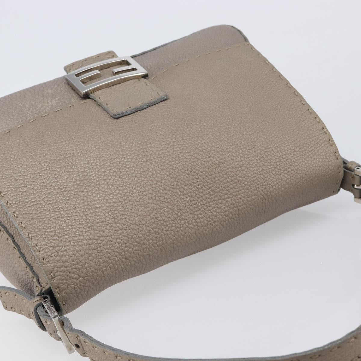 Fendi Selleria Baguette Leather Beige Leather Handbag (Pre-Owned)