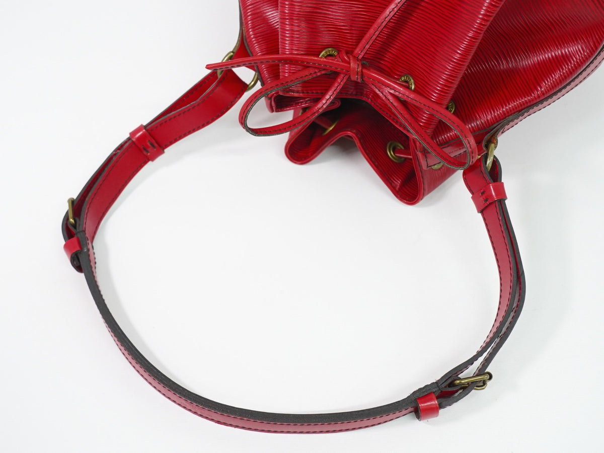 Louis Vuitton Petit Noe Epi Leather Red Leather Handbag (Pre-Owned)