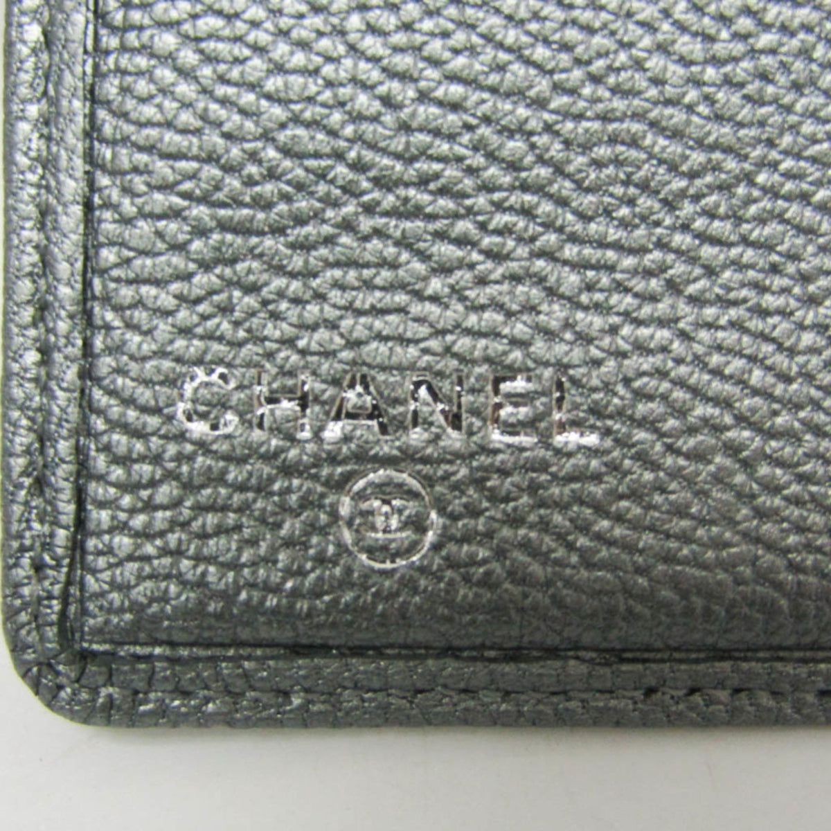 Chanel Cc Button Bi-Fold Card Case Leather Silver Leather Card Holders Accessory (Pre-Owned)