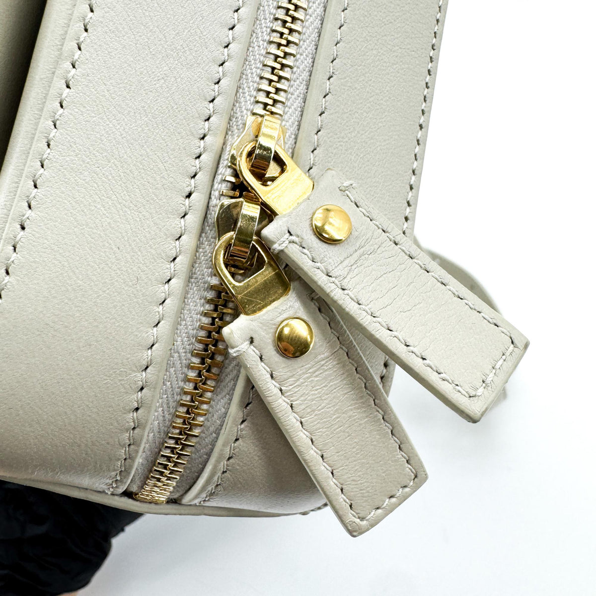 Saint Laurent Vicky Camera Vertical Quilted Leather Gray Leather Handbag (Pre-Owned)
