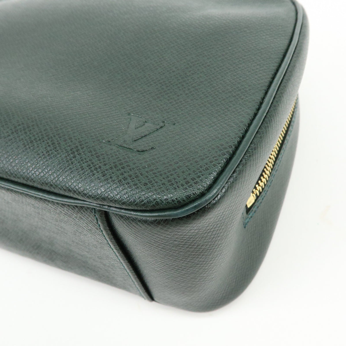 Louis Vuitton Toiletry Pouch Taiga Leather Green Leather Clutche & Pouche Bag (Pre-Owned)