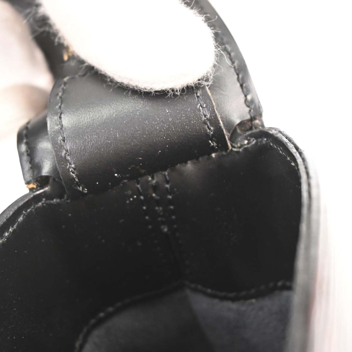 Louis Vuitton Reverie Epi Leather Black Leather Shoulder Bag Bag (Pre-Owned)