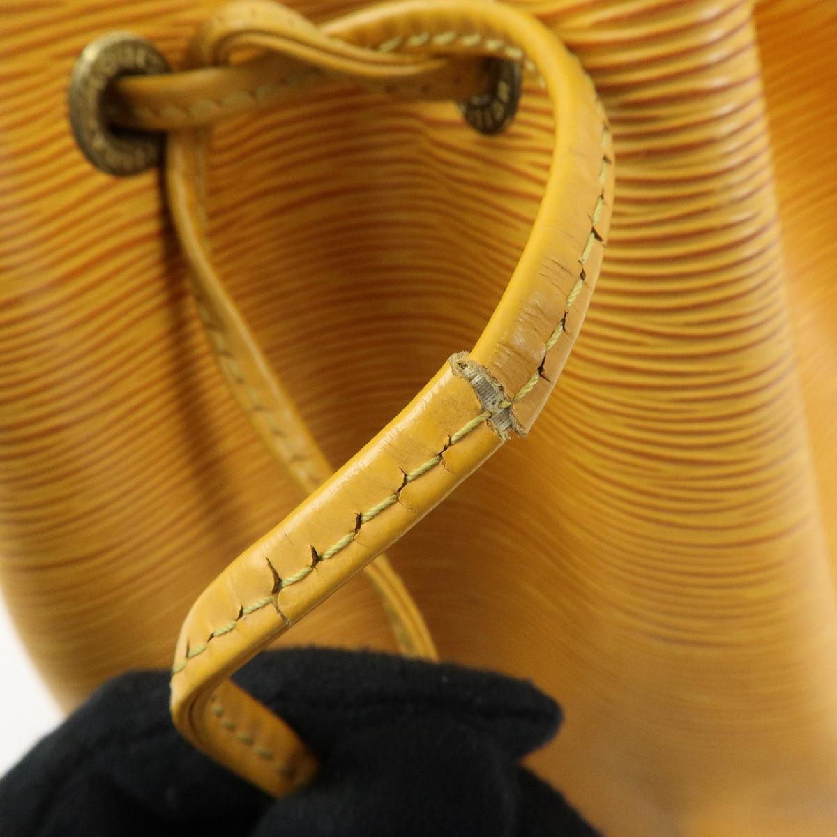 Louis Vuitton Petit Noe Epi Leather Yellow Leather Handbag (Pre-Owned)