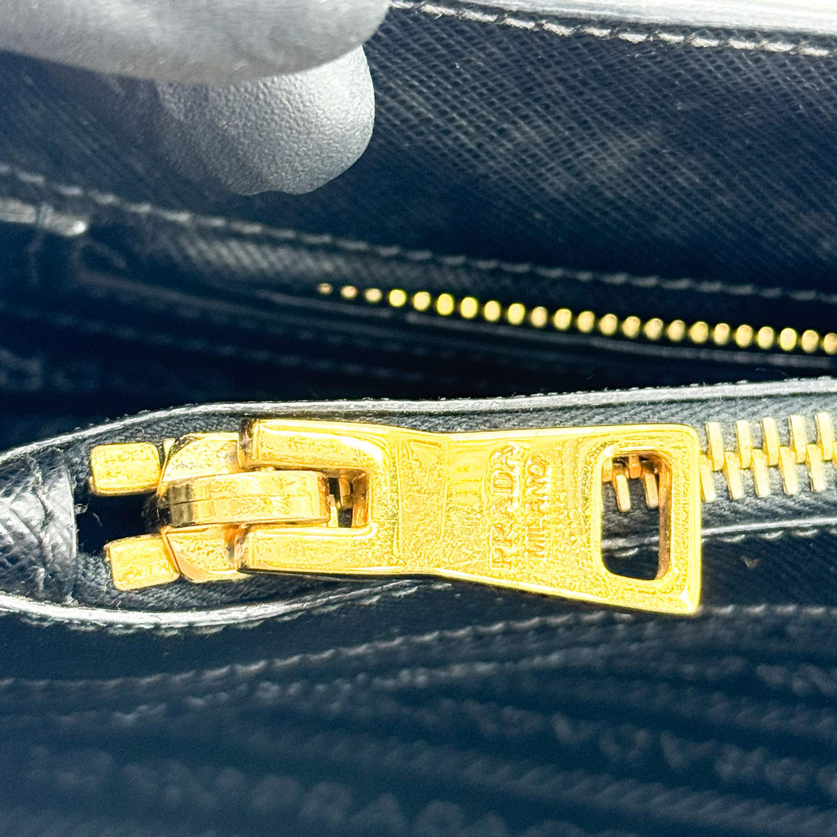 Prada Galleria  Strap Leather Black Leather Handbag (Pre-Owned)