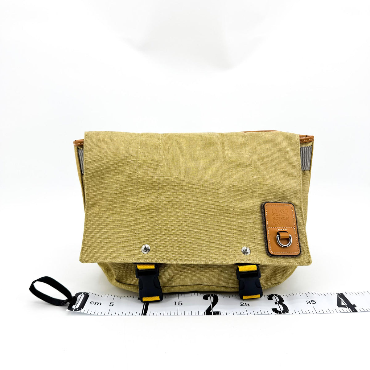 Loewe Shoulder Bag Canvas Brown Canvas Shoulder Bag Bag (Pre-Owned)