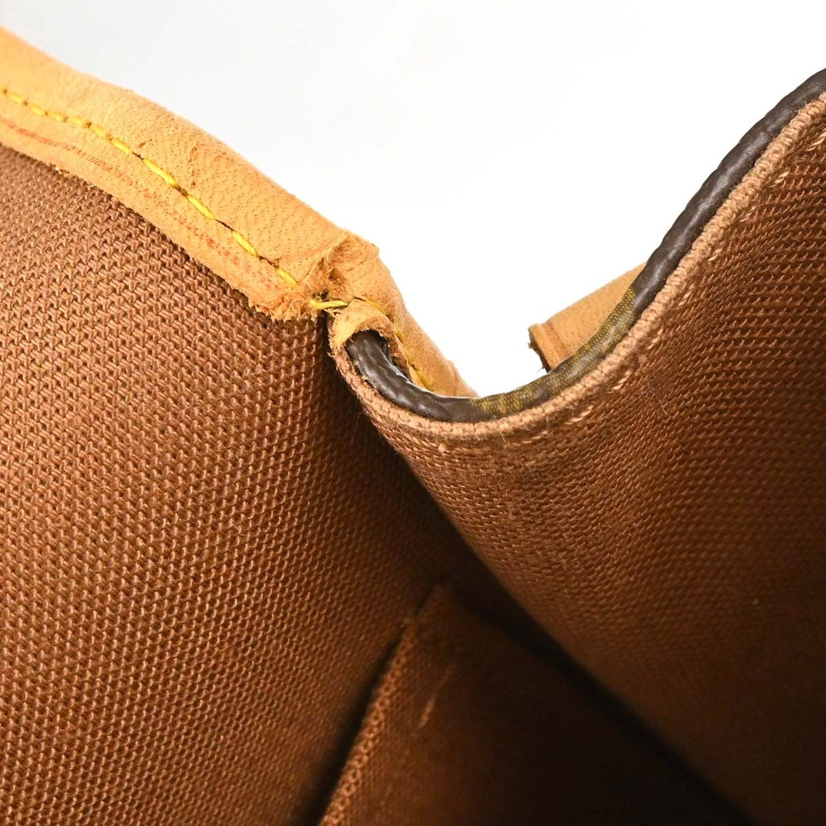 Louis Vuitton Bosphore Messenger Monogram Canvas Brown Canvas Shoulder Bag Bag (Pre-Owned)