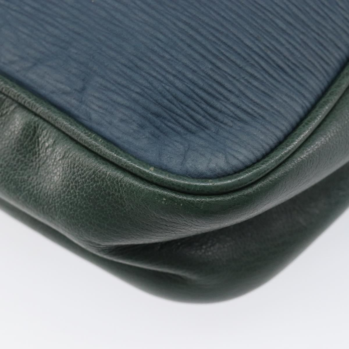 Loewe Velazquez Shoulderbag Leather Green Leather Shoulder Bag Bag (Pre-Owned)