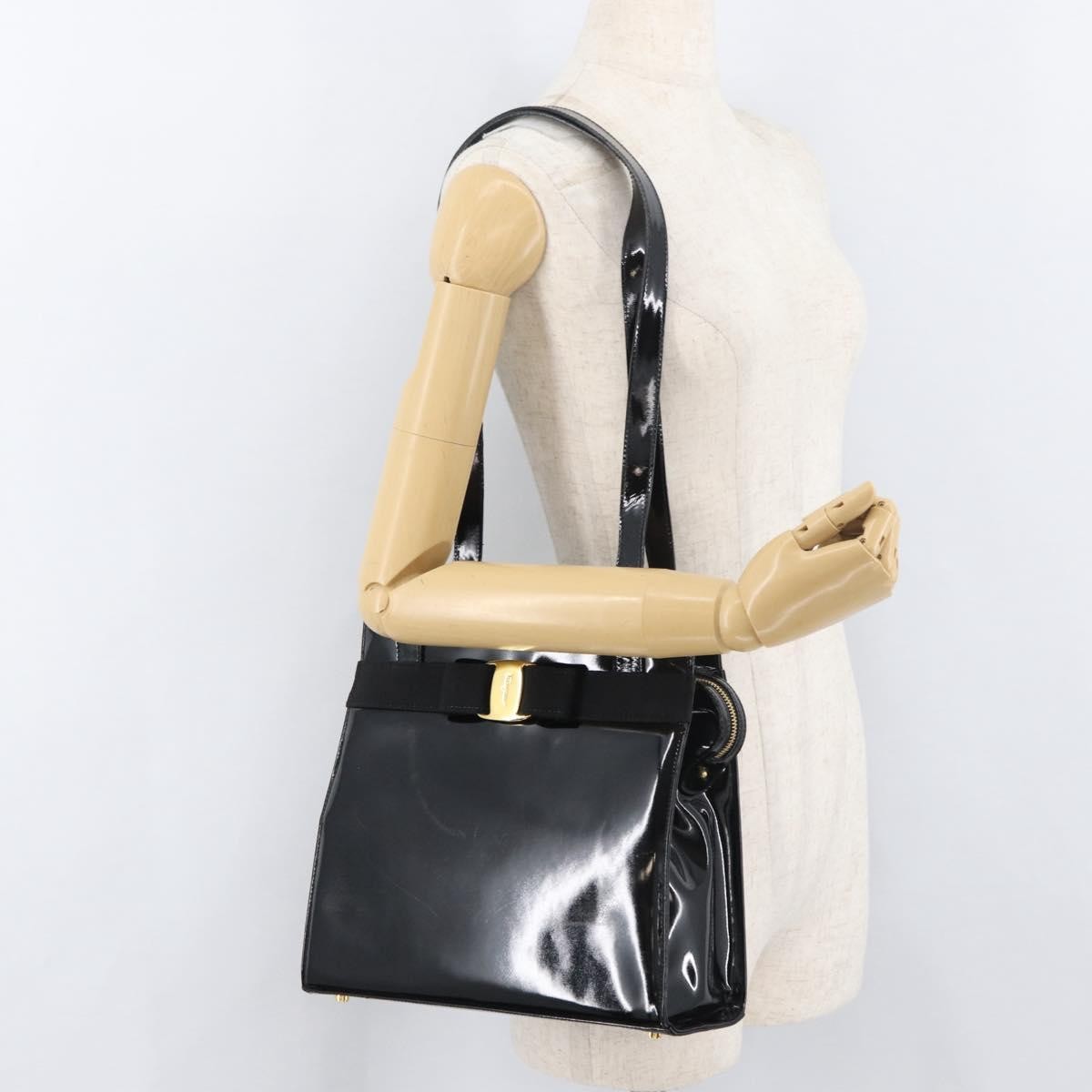 Salvatore Ferragamo Vala Patent Leather Black Patent_Leather Handbag (Pre-Owned)