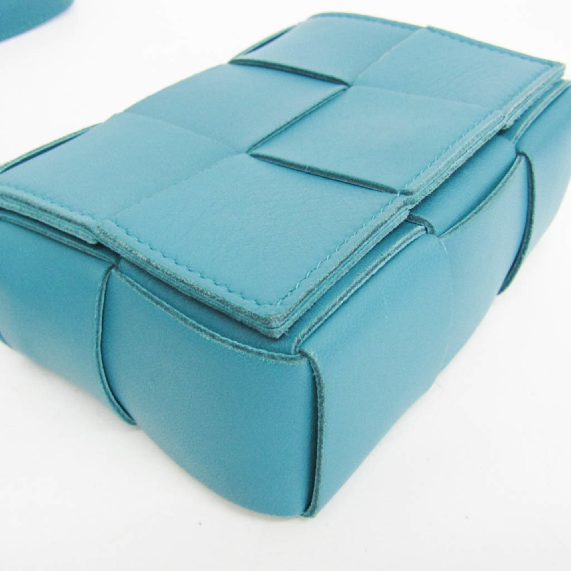 Bottega Veneta Cassette Maxi Intrecciato Leather Blue Leather Clutche & Pouche Bag (Pre-Owned)
