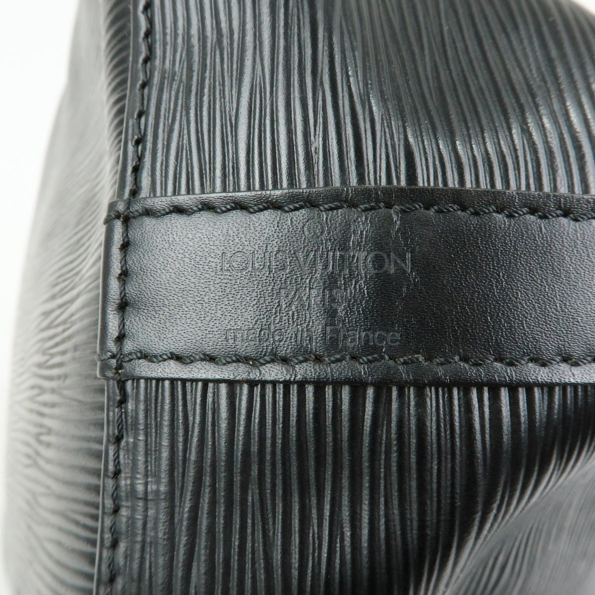 Louis Vuitton Petit Noe Epi Leather Black Leather Handbag (Pre-Owned)