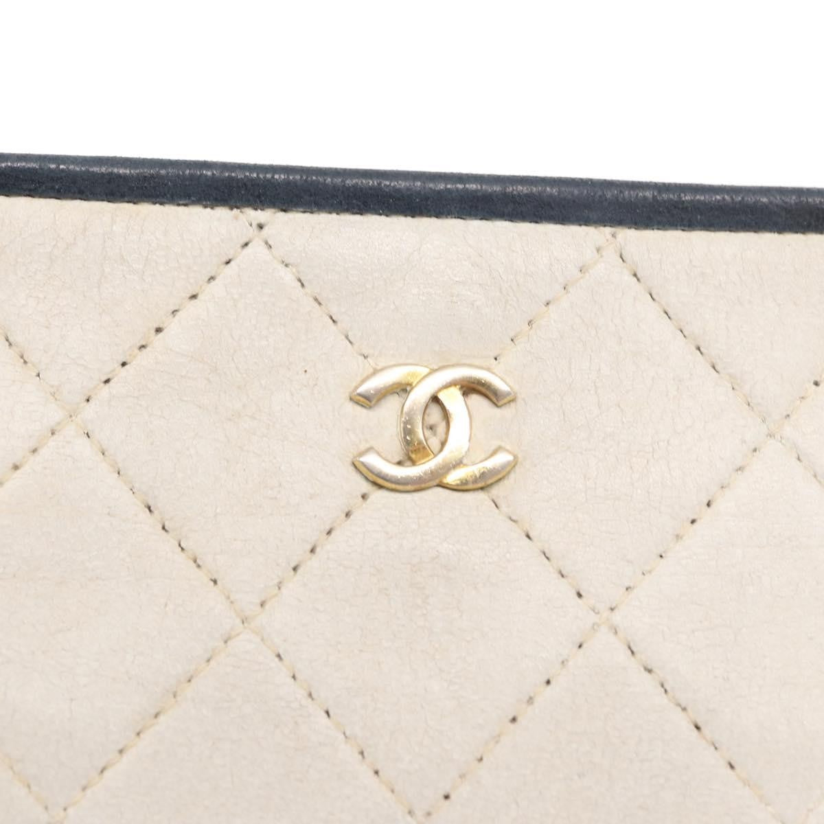 Chanel Chain Leather White Leather Shoulder Bag Bag (Pre-Owned)
