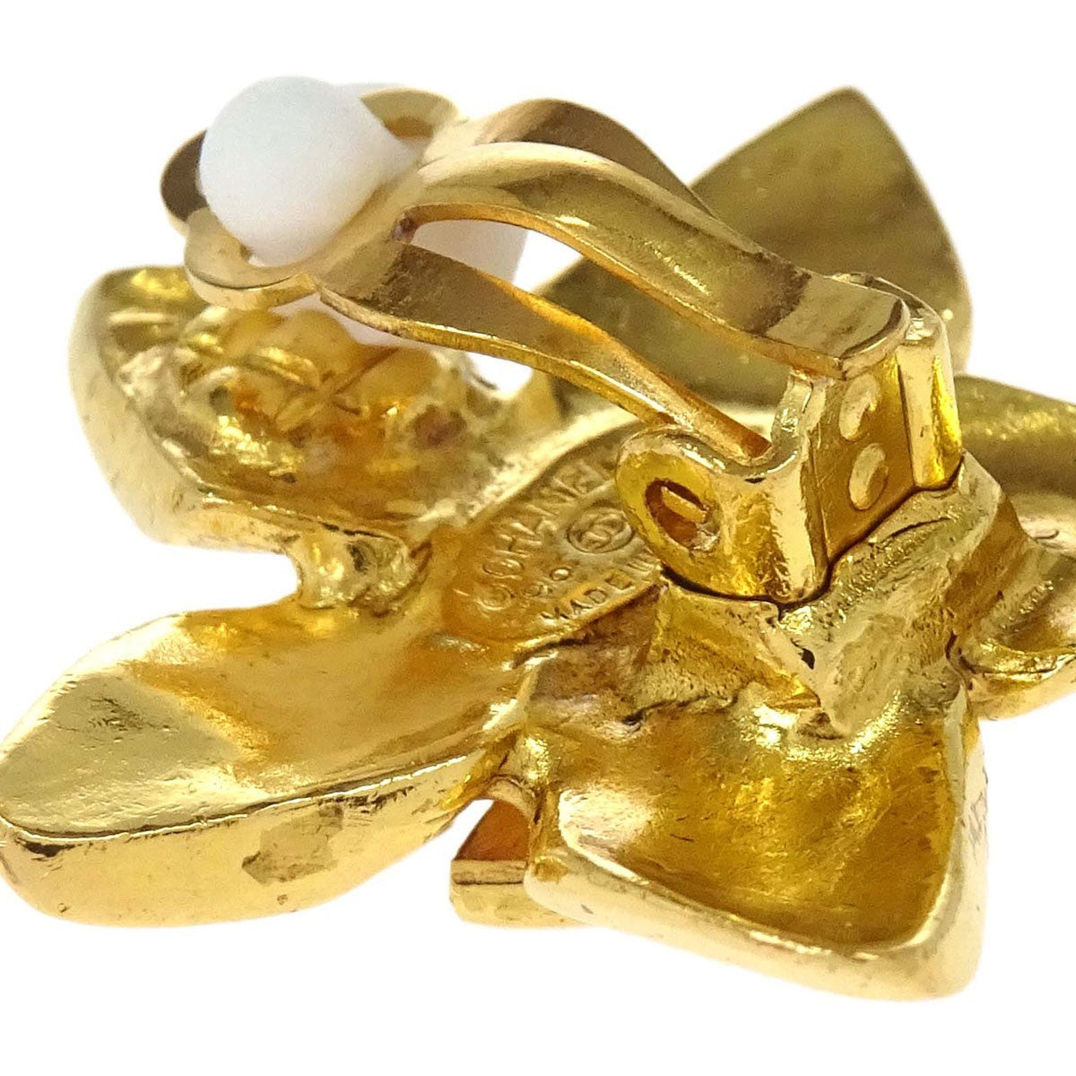 Chanel Vintage Cc Flower Clip-On Textured Metal Gold Gold_Plated Earrings Jewelry (Pre-Owned)