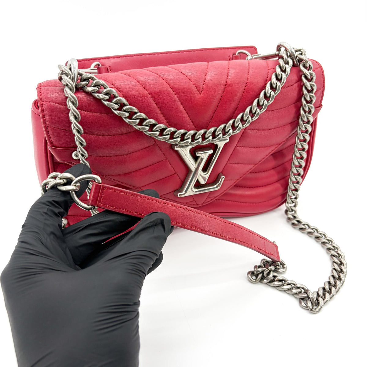 Louis Vuitton New Wave Chain Quilted Leather Red Leather Handbag (Pre-Owned)