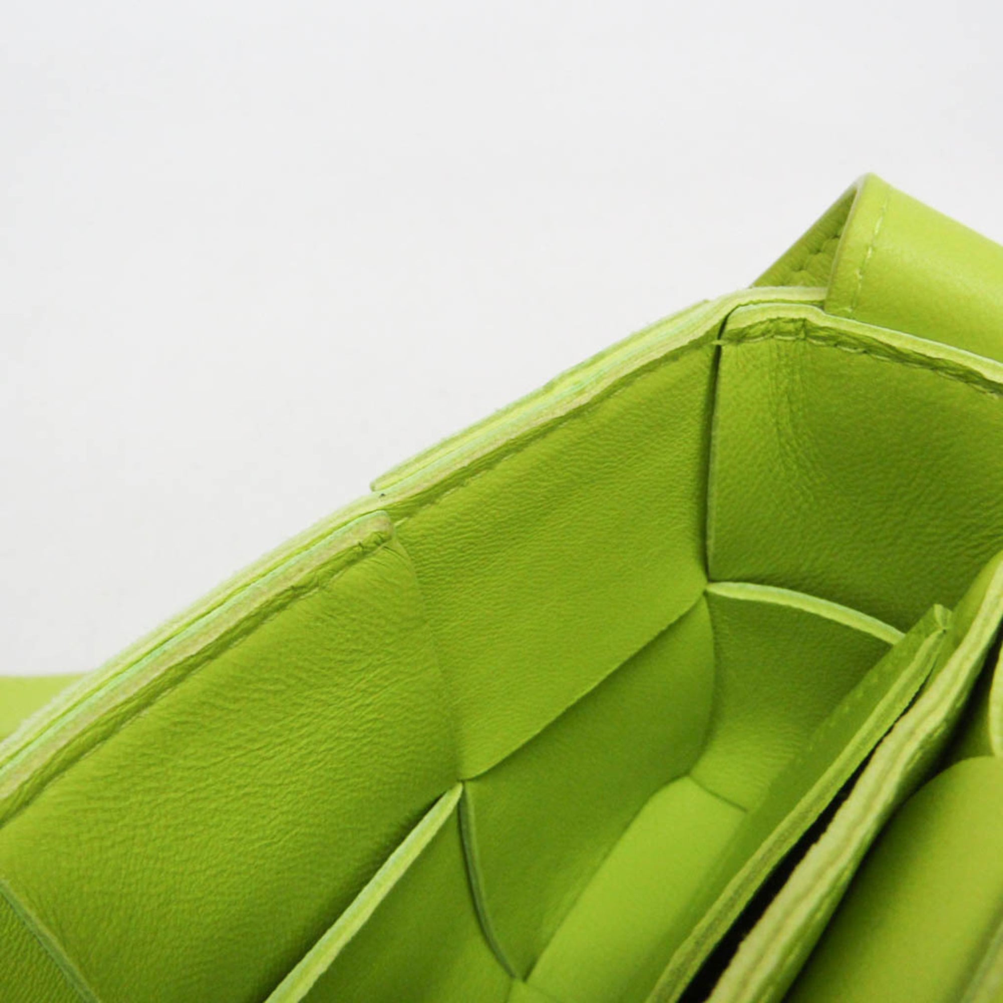 Bottega Veneta Cassette Maxi Intrecciato Leather Green Leather Clutche & Pouche Bag (Pre-Owned)