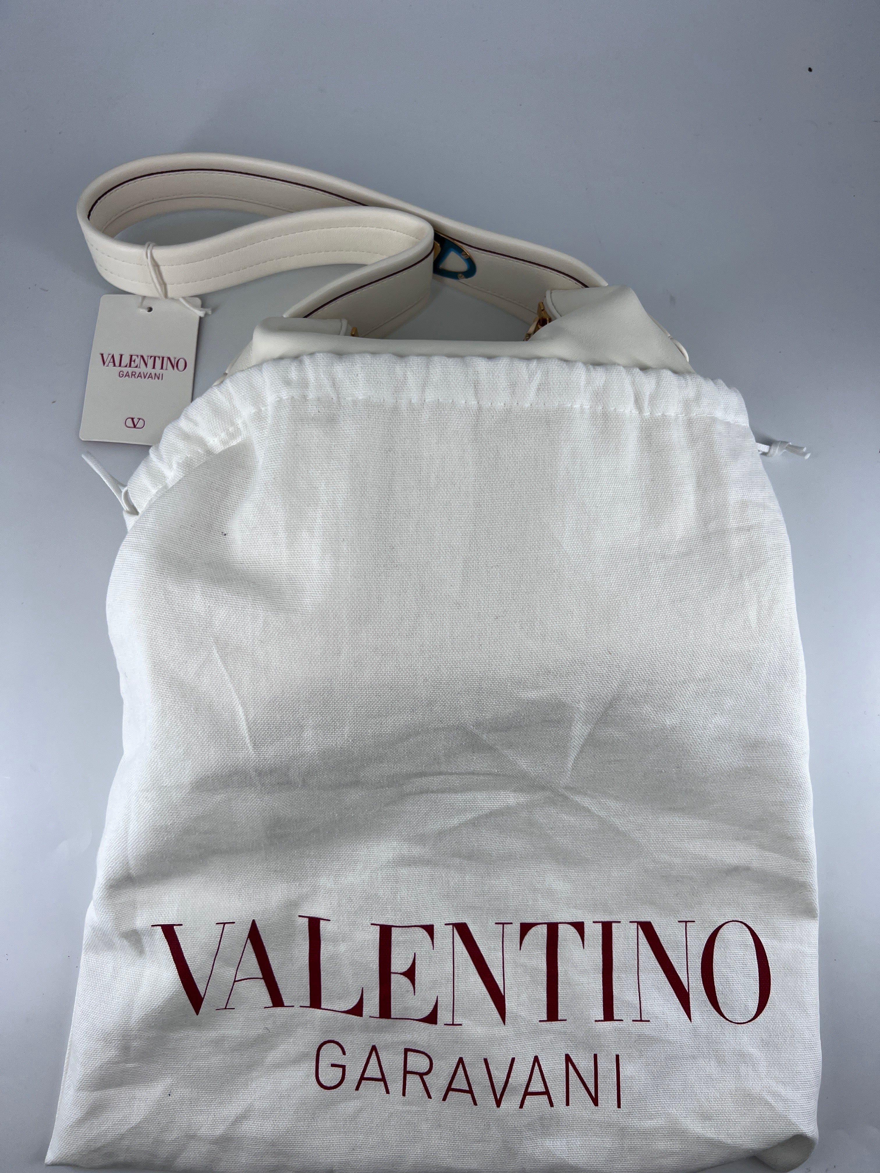 Valentino Garavani Ruffle Leather White Leather Shoulder Bag Bag (Pre-Owned)