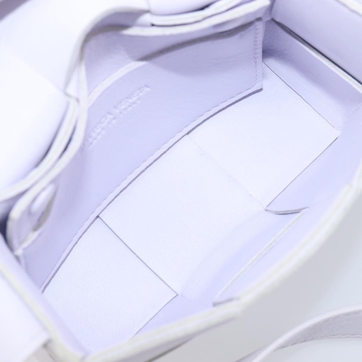 Bottega Veneta Cassette Maxi Intrecciato Leather White Leather Clutche & Pouche Bag (Pre-Owned)