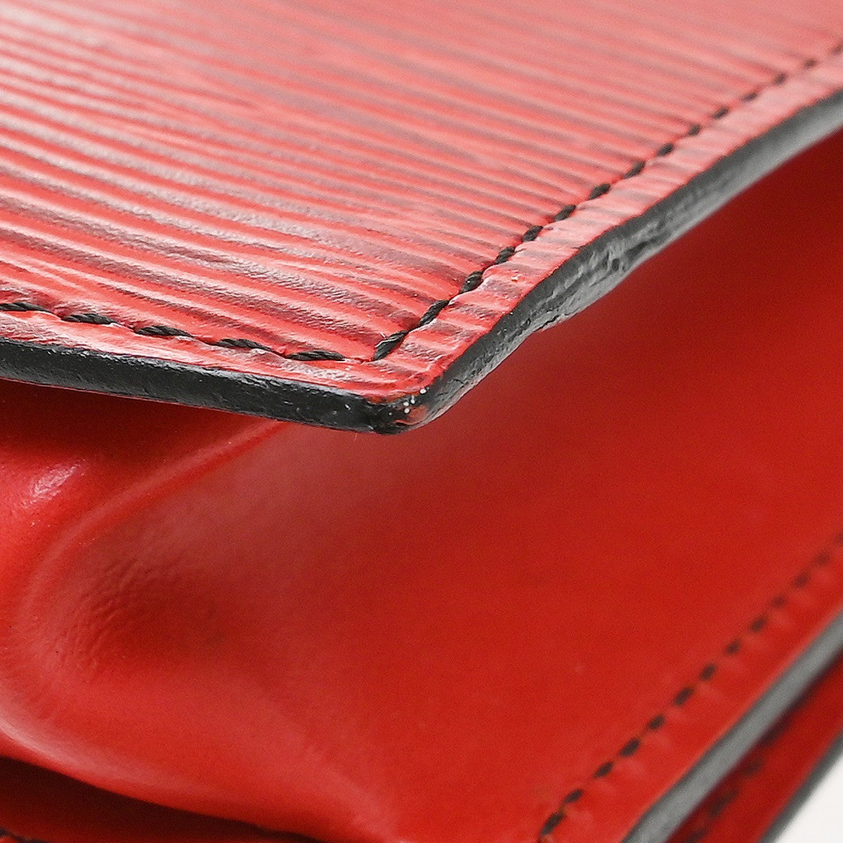 Louis Vuitton Tilsitt Bum Epi Leather Red Leather Handbag (Pre-Owned)