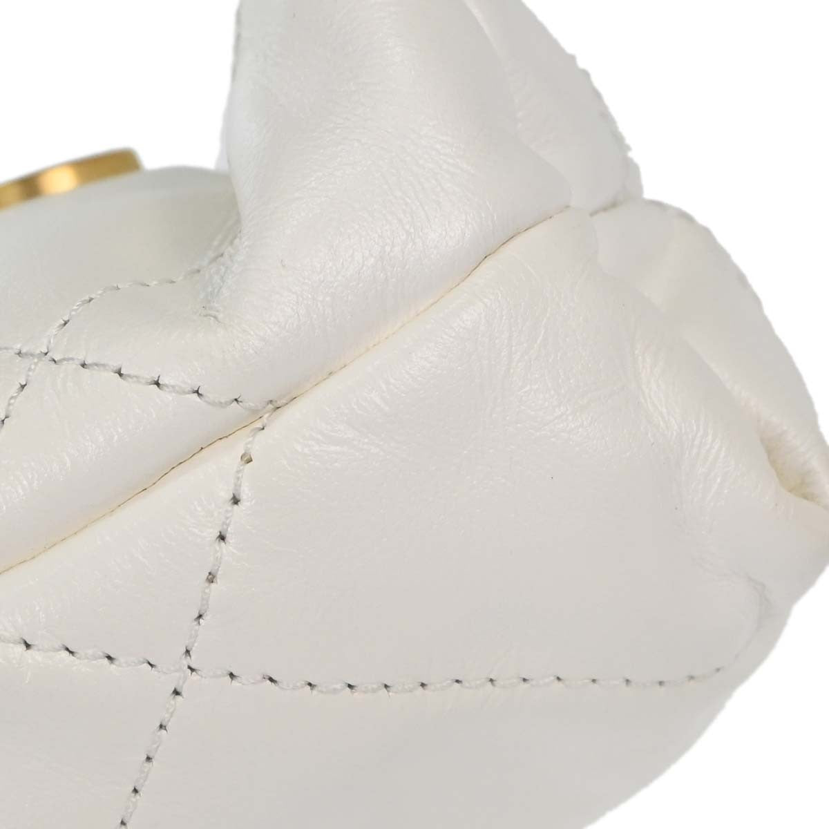 Chanel 22 Chain Hobo Quilted Calfskin White Leather Shoulder Bag Bag (Pre-Owned)