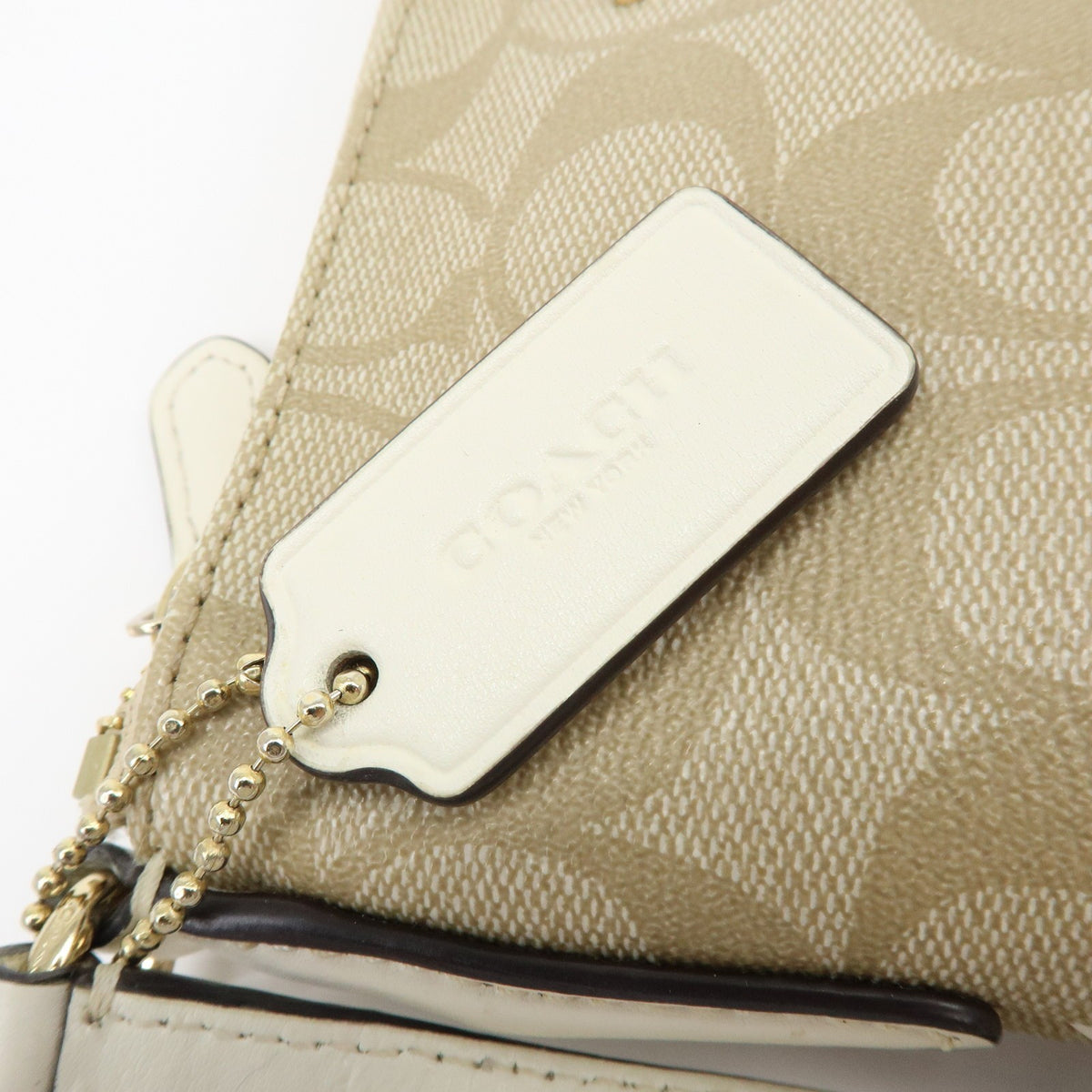 Coach Shoulder Canvas Beige Canvas Handbag (Pre-Owned)